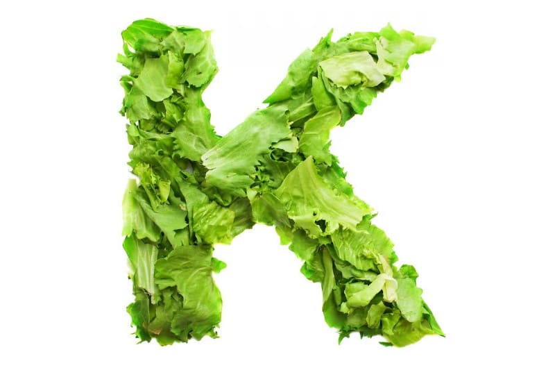 K 모양으로 모은 녹색 채소