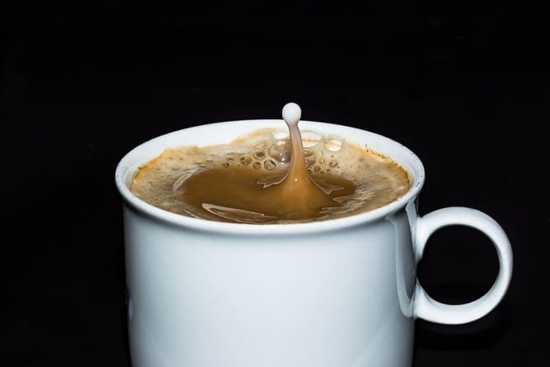 출렁이는 커피